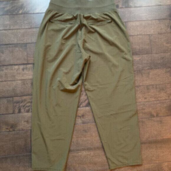 Athleta Cropped Tech Pants - Picture 2 of 2